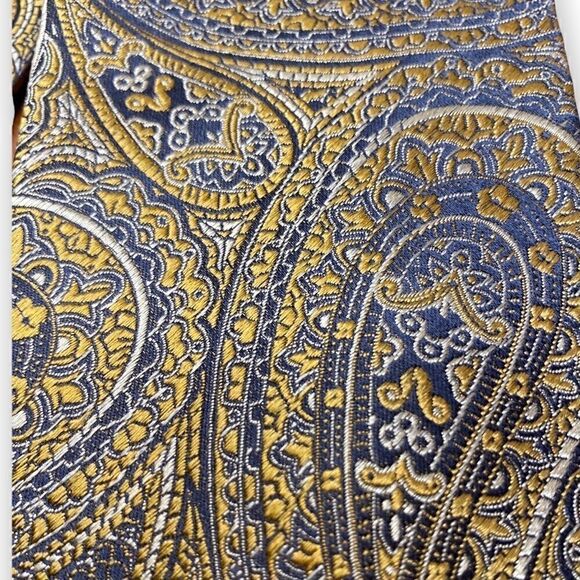 Geoffrey Beene handmade 100% silk tie In Gold and black paisley - Picture 4 of 6
